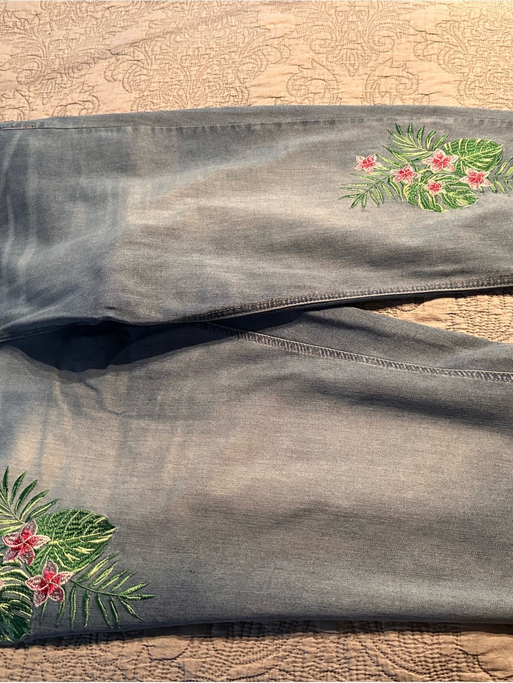 Embroidered Women's capris Denim with Floral Detail